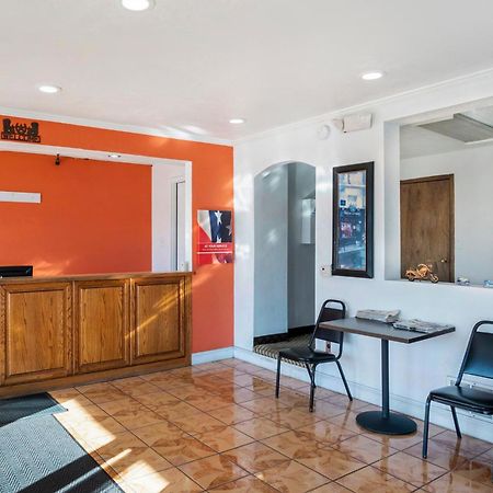 Oyo Townhouse Dodge City Ks Exteriör bild