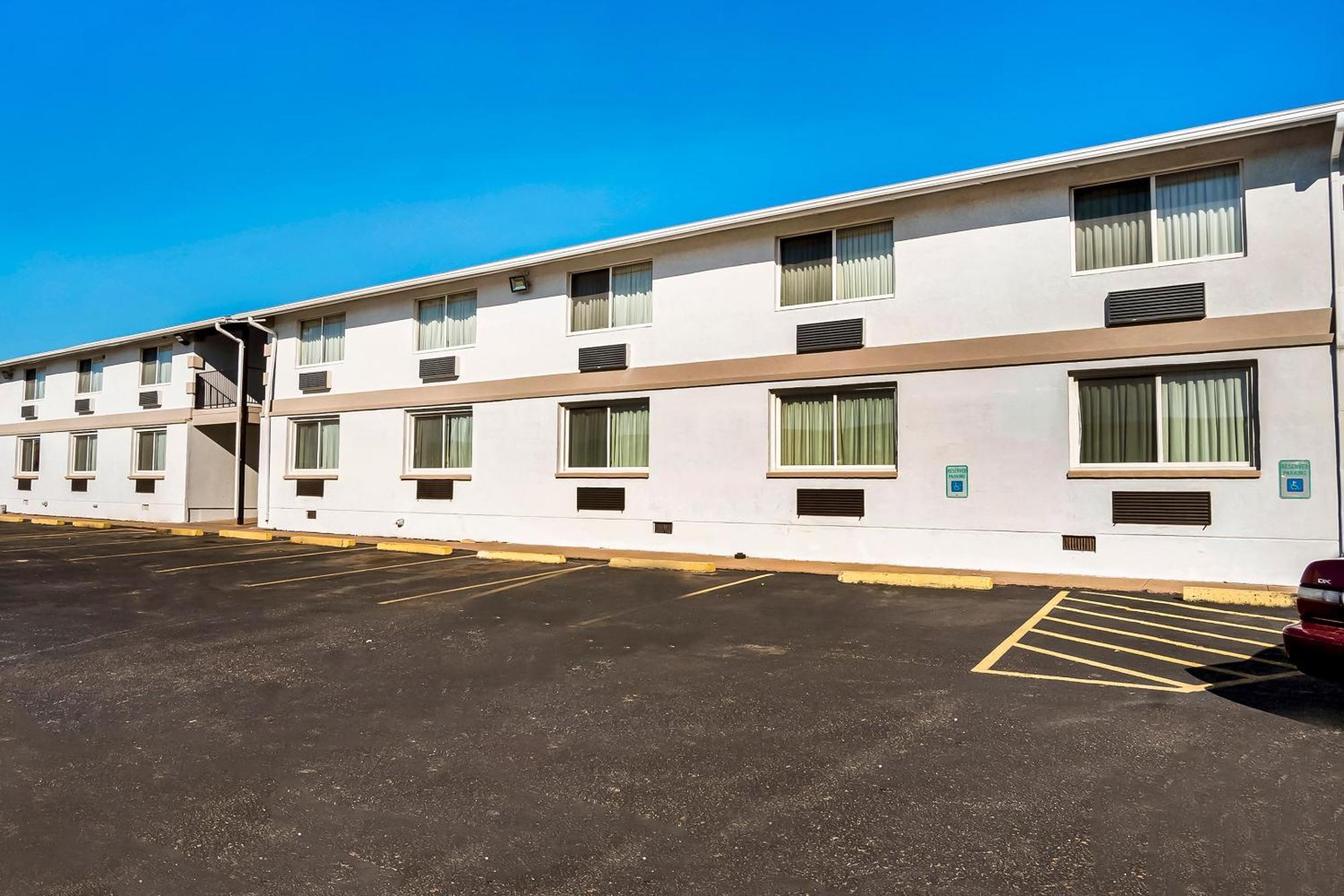 Oyo Townhouse Dodge City Ks Exteriör bild