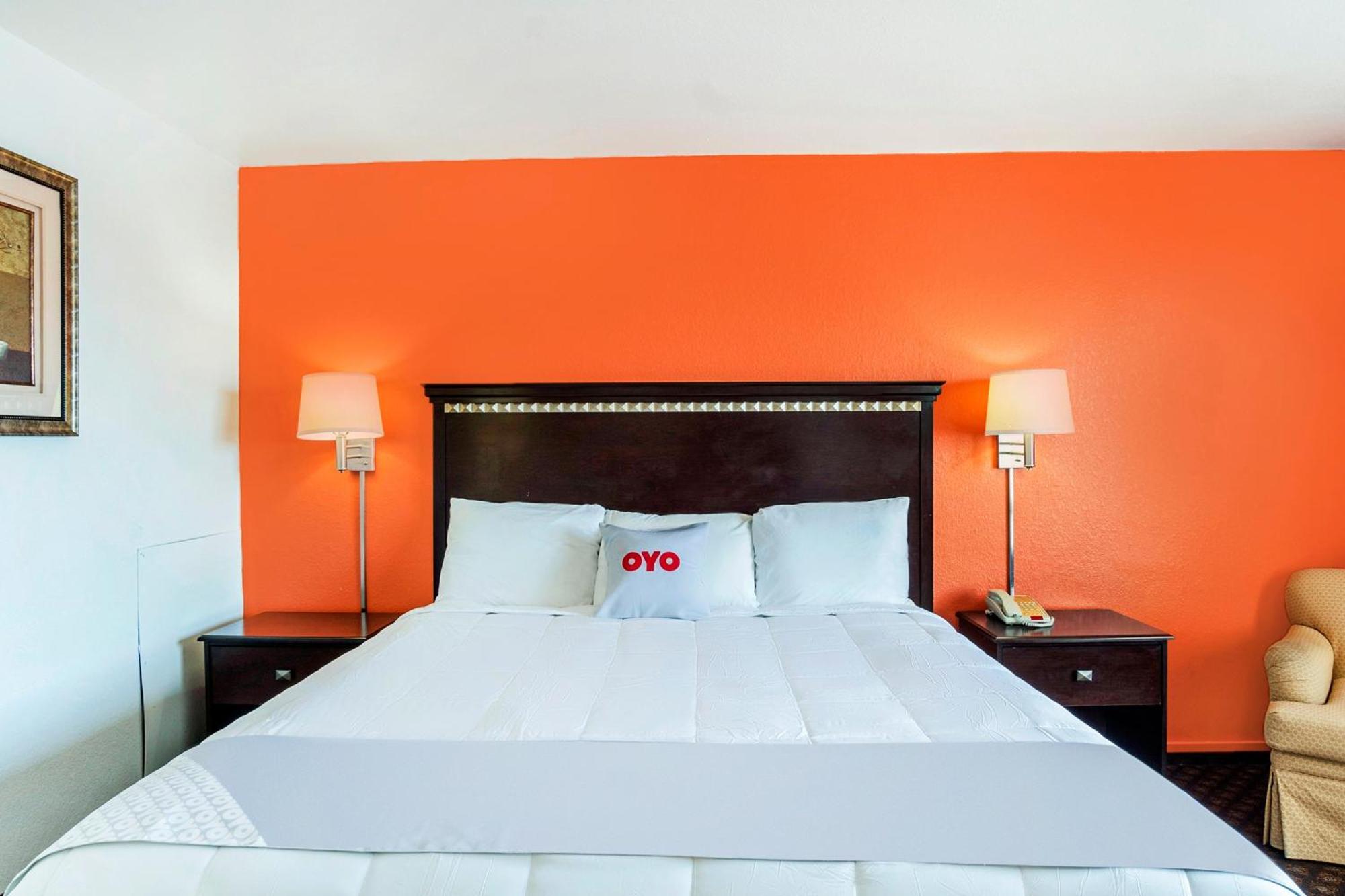 Oyo Townhouse Dodge City Ks Exteriör bild